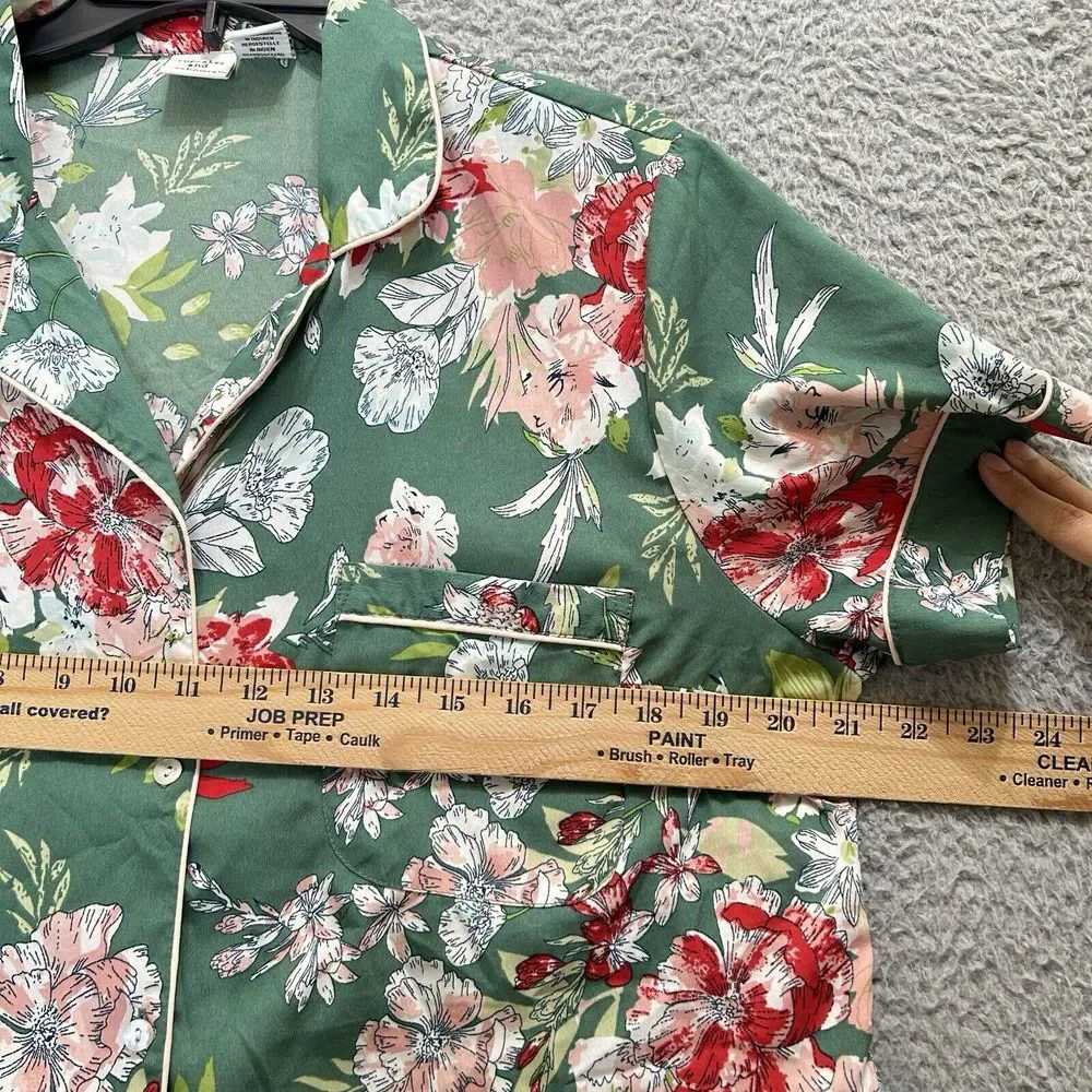 Cupcakes And Cashmere Pajama Top Womens Medium Green‎ Floral Silky Button Up